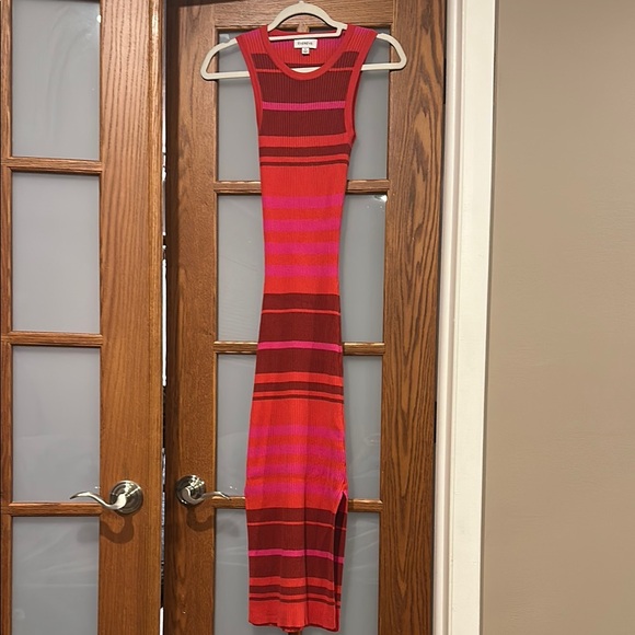 Evereve Dresses & Skirts - Evereve Vibrant Red and Pink Maxi Dress